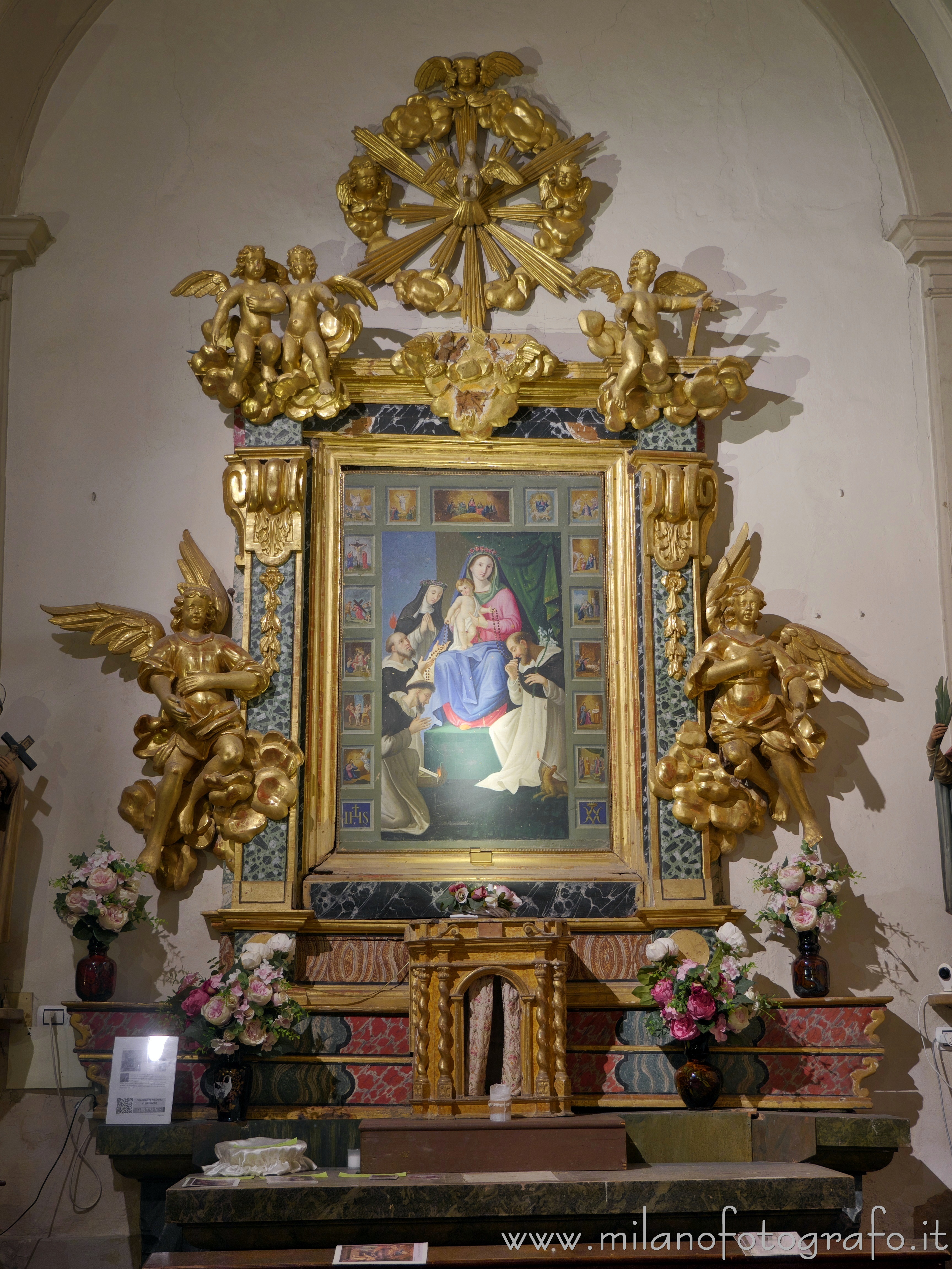 Montefiore Conca (Rimini) - Altare della Madonna del Rosario nella Chiesa di San Paolo - Foto a piena risoluzione